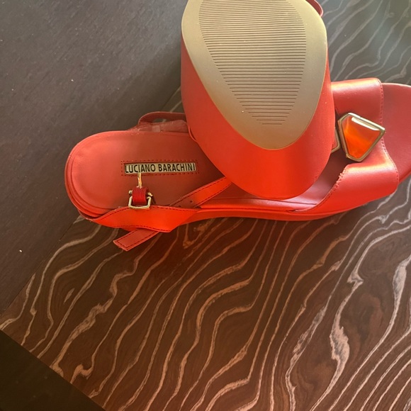 Leather sandals red color. Soft leather. Heel 21/2 inches. Very comfortable - Picture 1 of 7